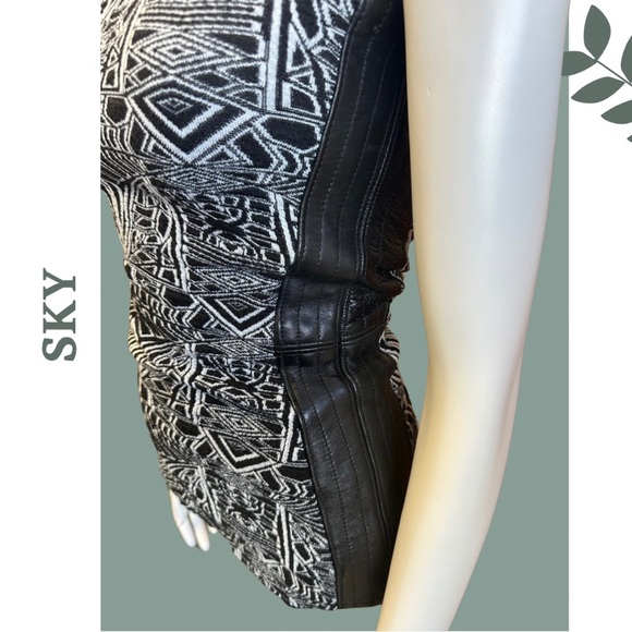 Sky Tube Top Black White Faux Leather Sleeveless Top Stretch Knit Size XS - Picture 4 of 5